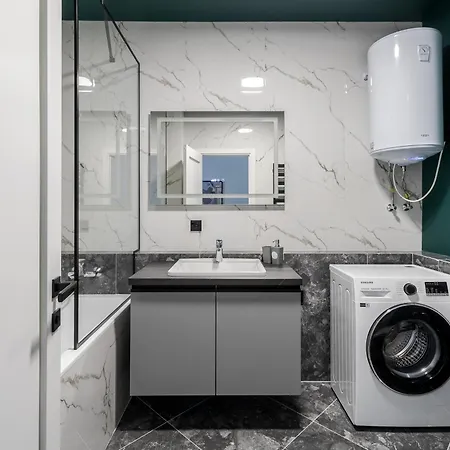 77 Views By Inshi Apartmán