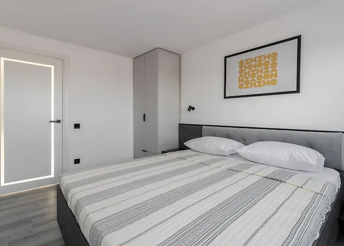 아파트 77 Views By Inshi *