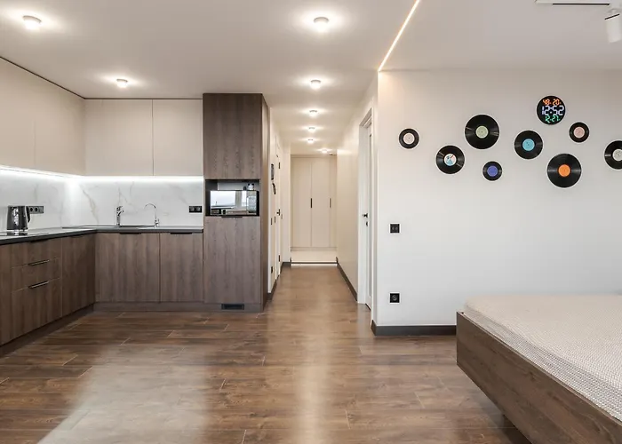 77 Views By Inshi Apartment