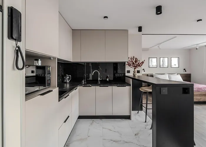 77 Views By Inshi Apartment *