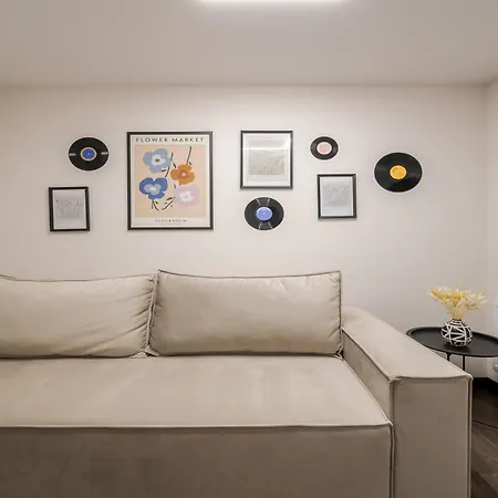 Apartament 77 Views By Inshi