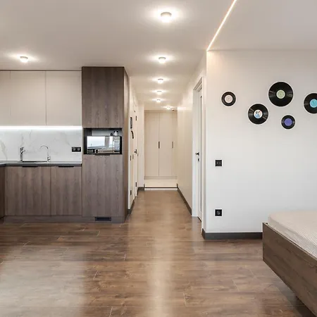 77 Views By Inshi Apartament