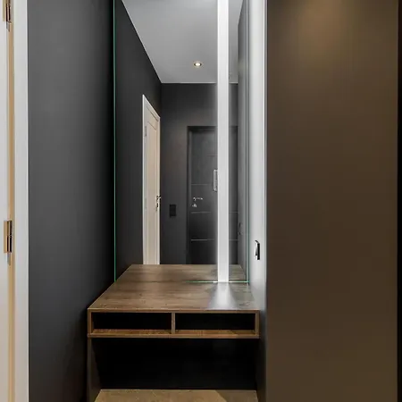 77 Views By Inshi Appartement