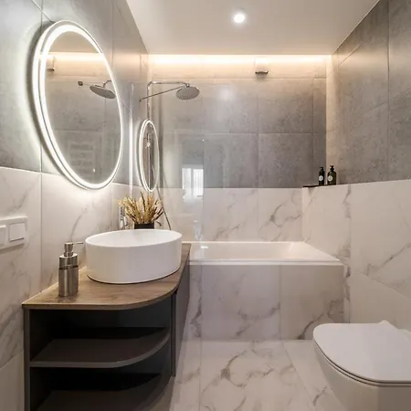 77 Views By Inshi Appartement *